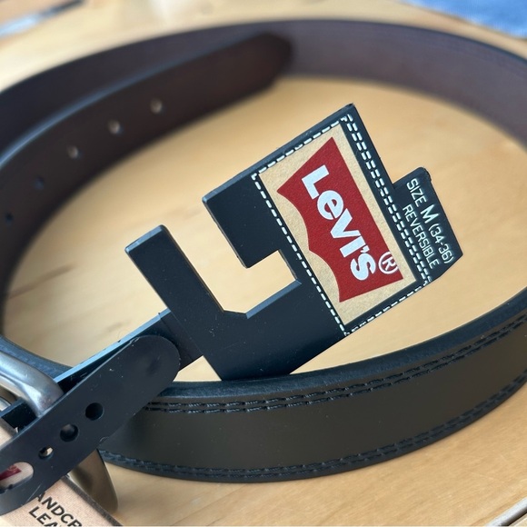 NWT Levi's Black and Brown Reversible Belt - Picture 2 of 4